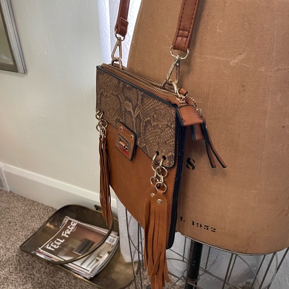 Boutique brand leather western style cross body purse. - Picture 3 of 8